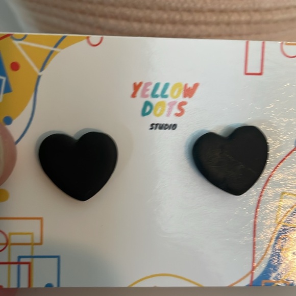 Heart stud earrings - Picture 3 of 4